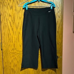 Nike women’s Black capri pants